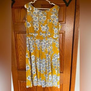 Perceptions women’s 1X knee length mustard floral dress
